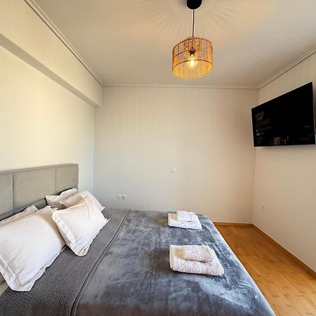 Sunny Home Private Jacuzzi Hydromassage Acropolis & Lycabettus Far View Parking 300M Metro Peristeri アテネ エクステリア 写真