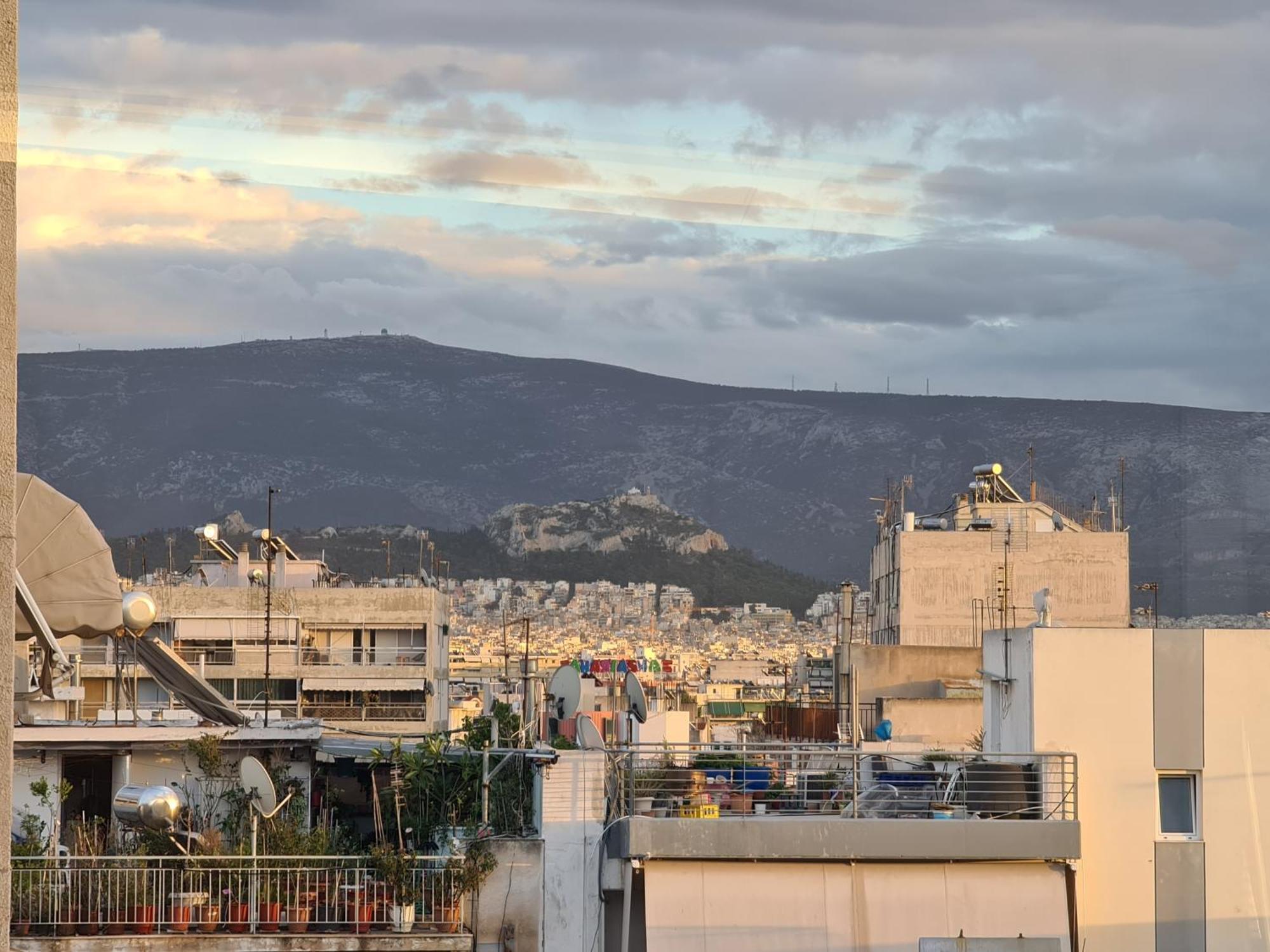 Sunny Home Private Jacuzzi Hydromassage Acropolis & Lycabettus Far View Parking 300M Metro Peristeri アテネ エクステリア 写真
