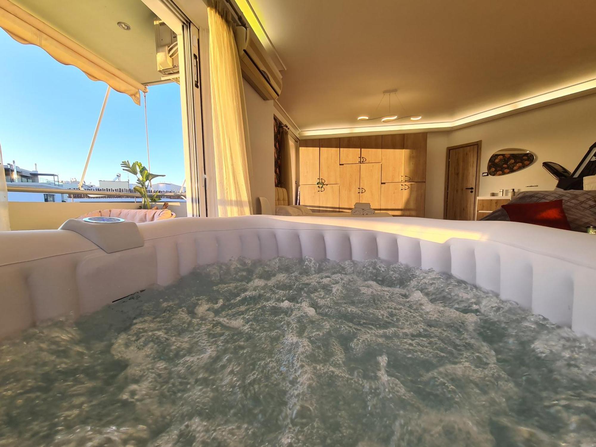 Sunny Home Private Jacuzzi Hydromassage Acropolis & Lycabettus Far View Parking 300M Metro Peristeri アテネ エクステリア 写真