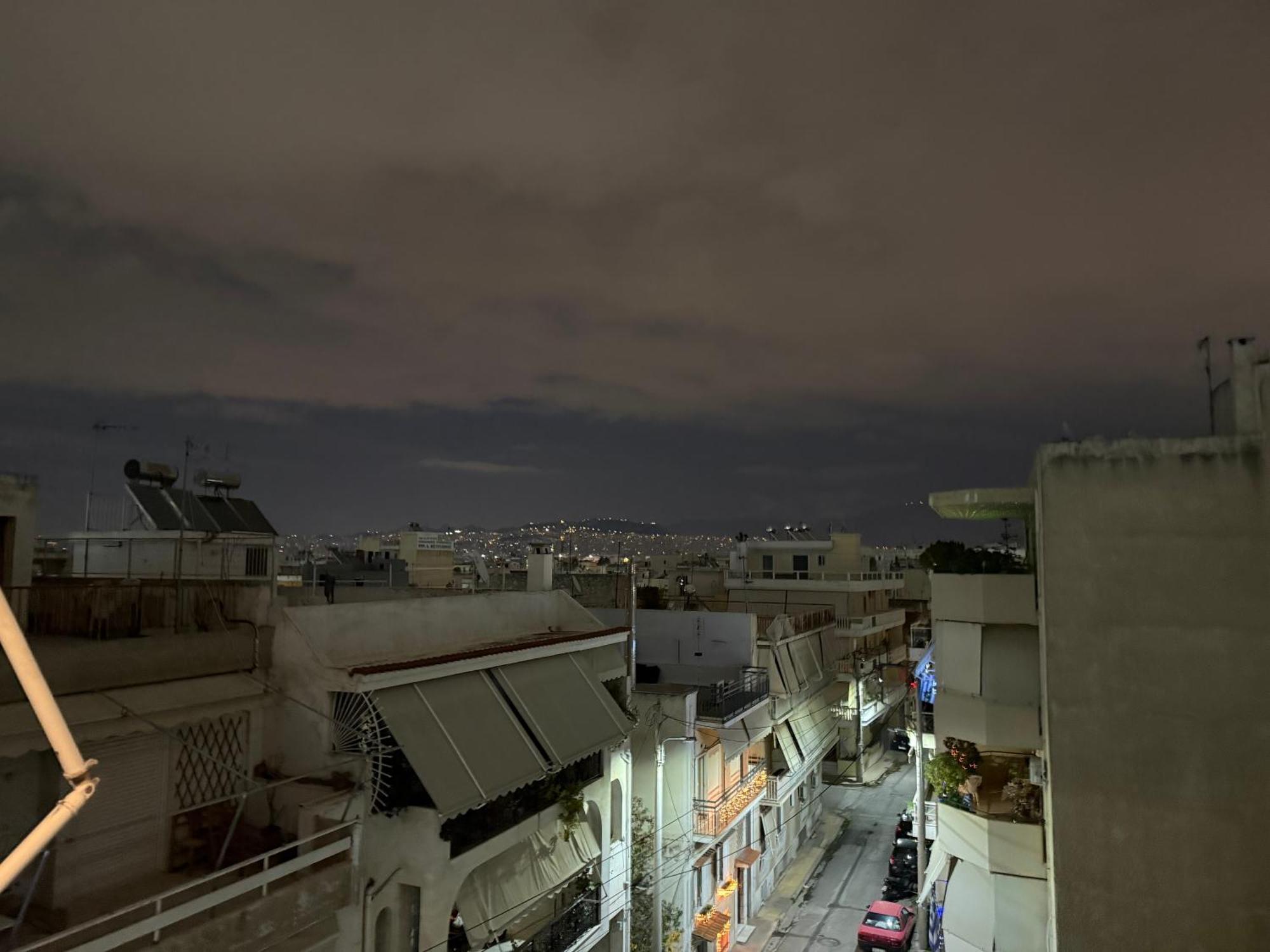 Sunny Home Private Jacuzzi Hydromassage Acropolis & Lycabettus Far View Parking 300M Metro Peristeri アテネ 部屋 写真